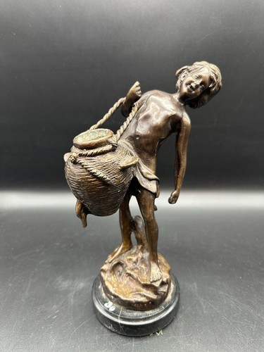 Bronze figur junge einen - figur, korb