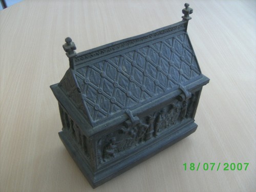 Schrein aus bronze - schrein,