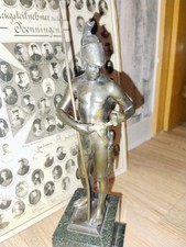 Statue/Skulptur/Marmorsockel