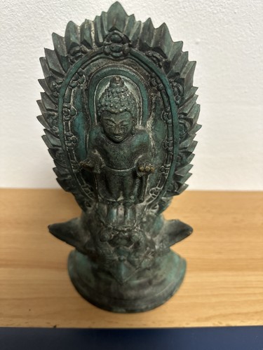Antike bronze skulptur phra - bronze,