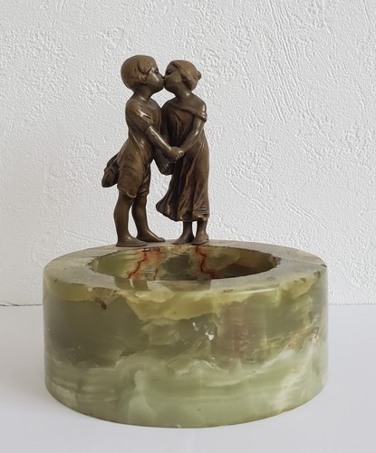 Bronze statue junge und - bronze,