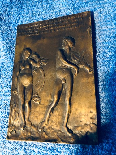 Die musen bronzetafel - musen,