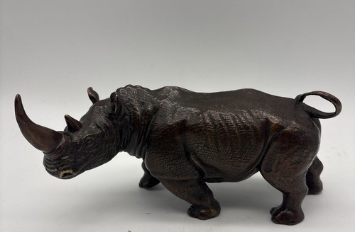 Großes bronze nashorn - nashorn, –