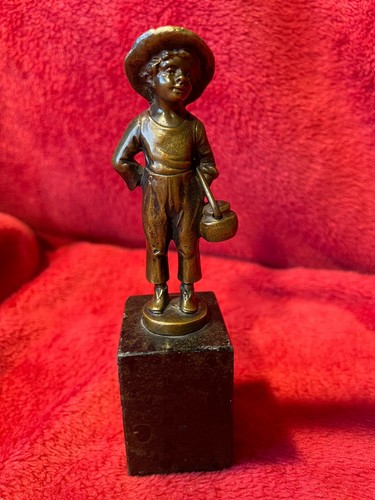 Bronze bauernbub mit kanne - bronze,