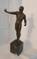 S. BAUER  Bronzeskulptur auf